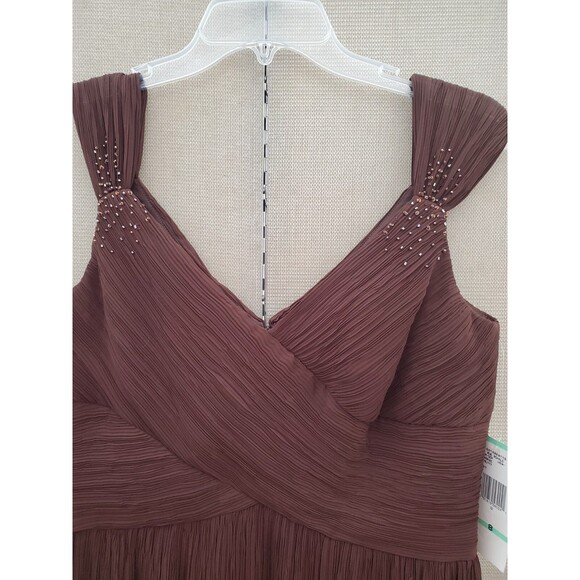 Evan Picone Chocolate Brown Sleeveless V-Neck Bead Accented Crepe Dress Sz 8 NWT - Picture 2 of 10